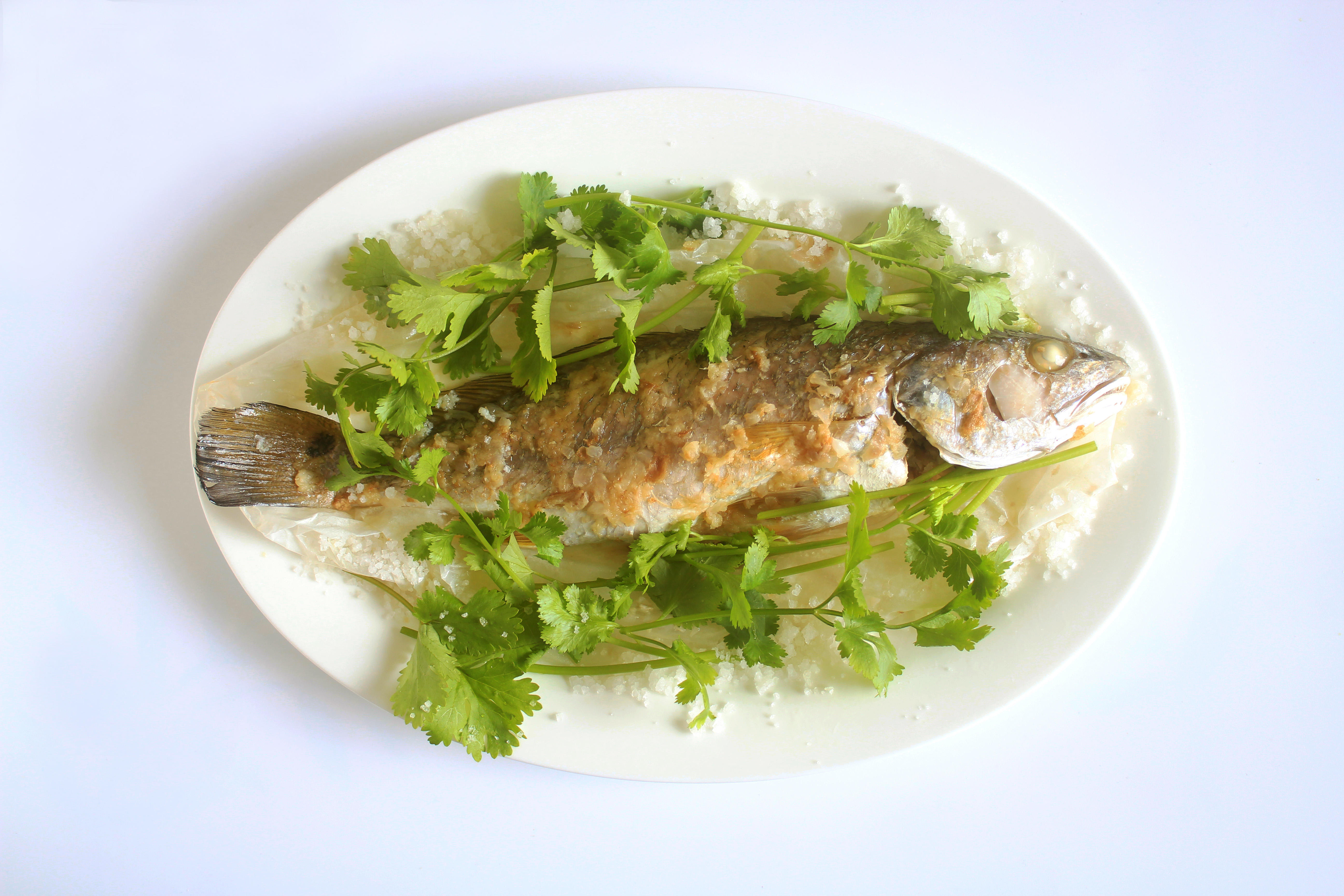 葱香盐焗海鱼的做法 步骤8
