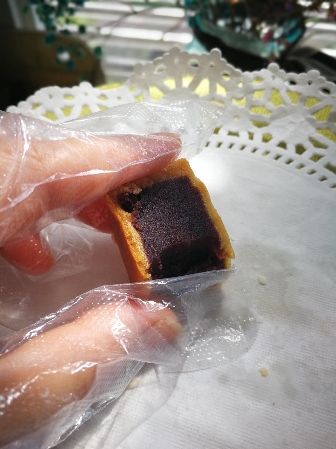 广式月饼——蛋黄莲蓉月饼