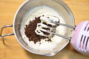奥利奥咸奶油蛋糕卷的做法 步骤9