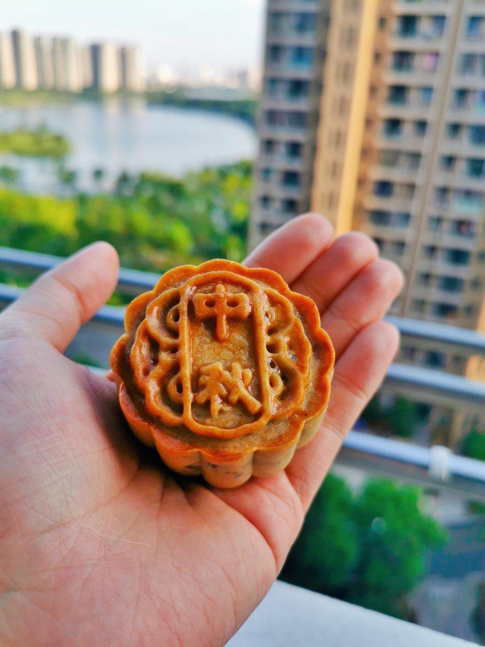 广式月饼－－蛋黄豆沙月饼