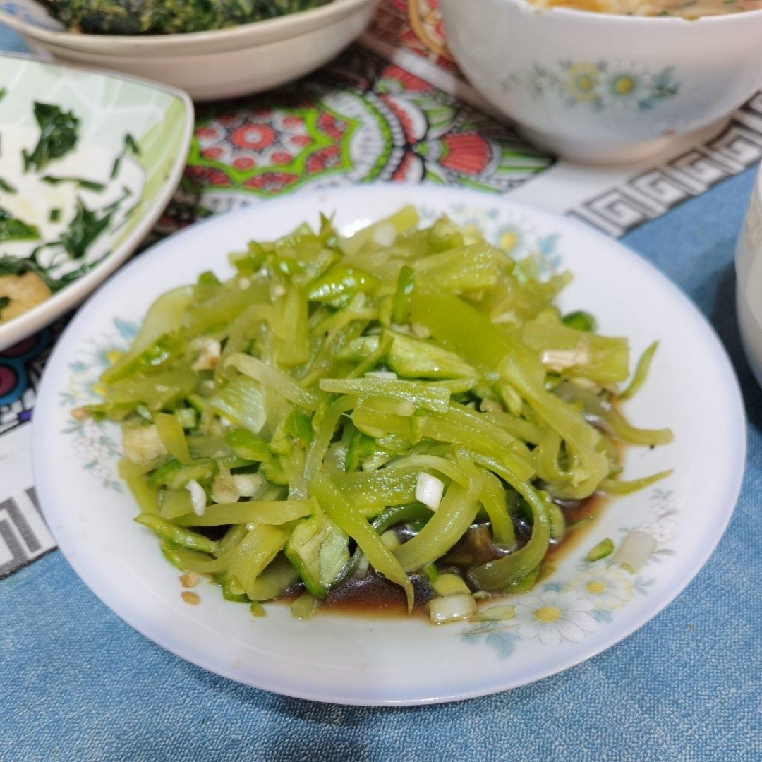 厨师长教你：夏日开胃小菜“凉拌莴笋丝”的家常做法，简单易学赶紧收藏吧