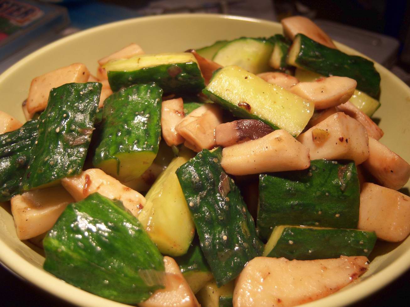 黄瓜鸡腿菇