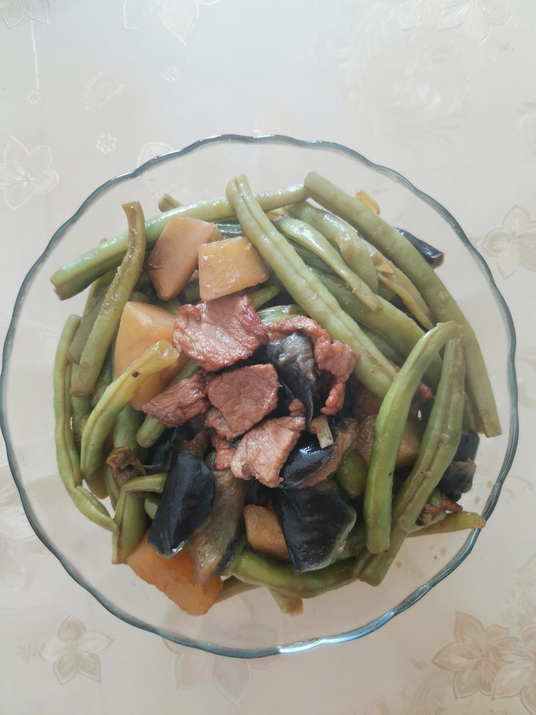 五花肉土豆炖豆角