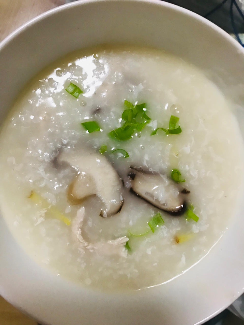 堪比肯德基的香菇鸡肉粥（暖暖的有幸福的味道）