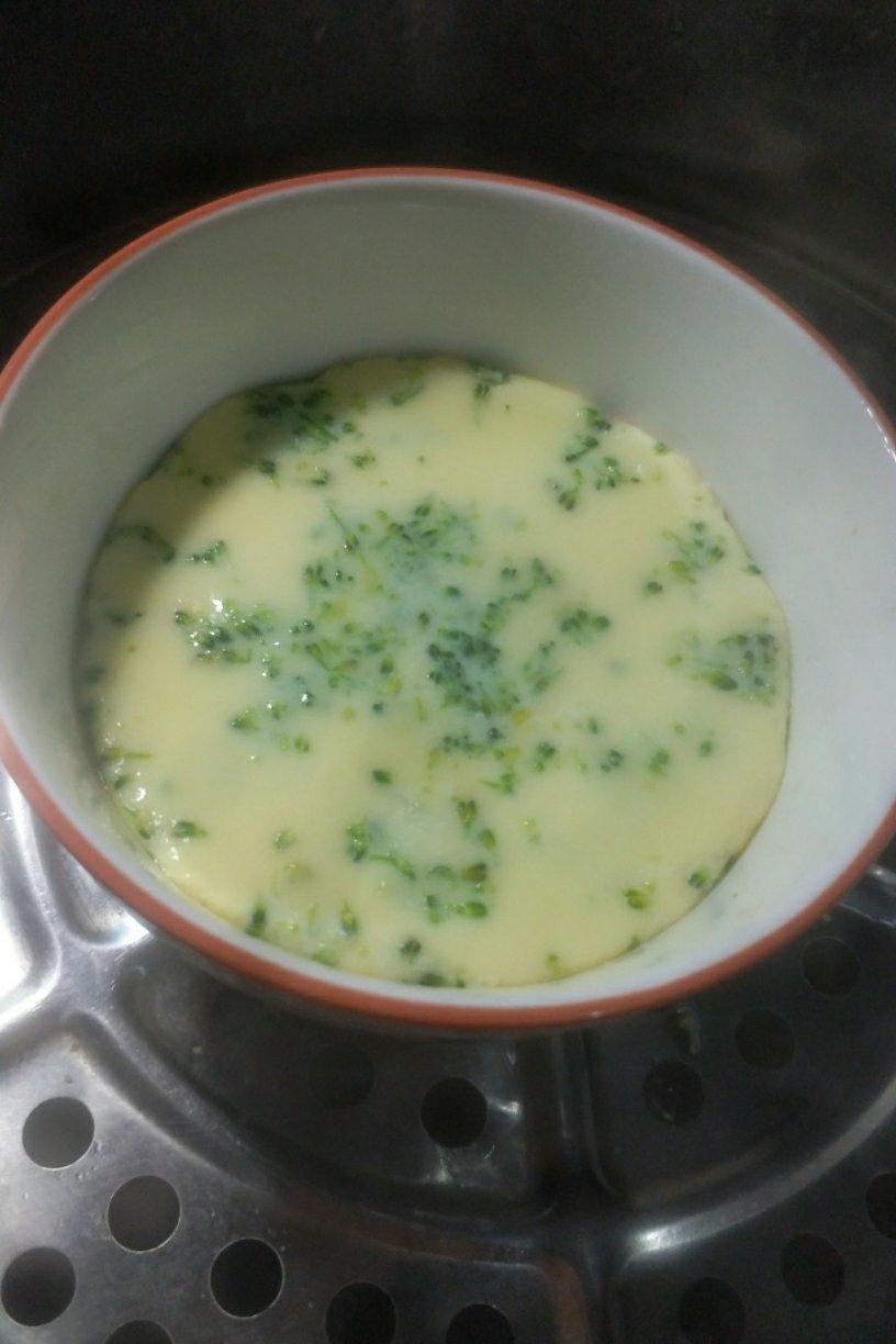 西兰花鸡蛋羹(好看又好吃的宝宝辅食)