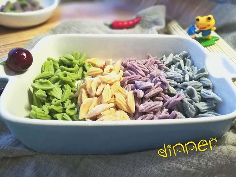 一个寿司帘就能搞定五彩海螺面 蔬菜面 彩色面的做法