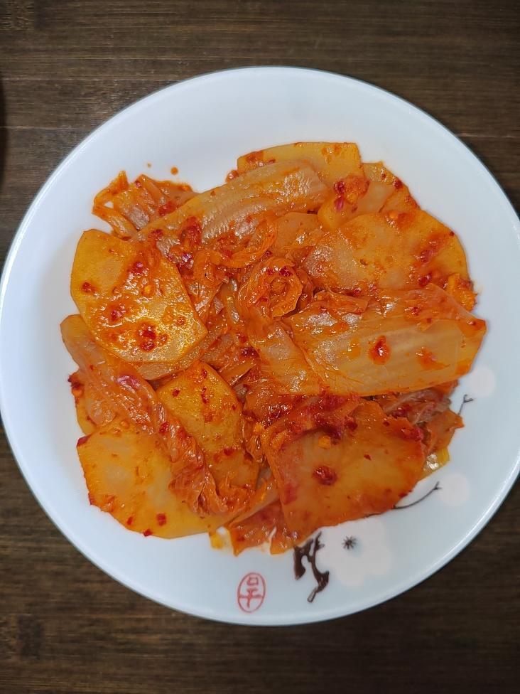 辣白菜炒土豆片