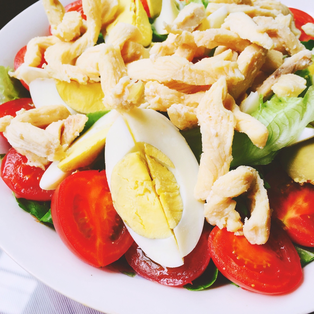 鸡胸肉蔬菜色拉