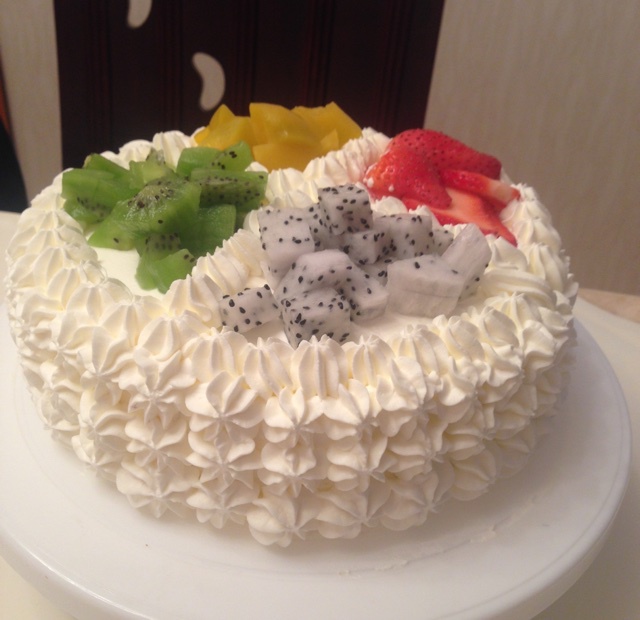 鲜奶双拼水果蛋糕