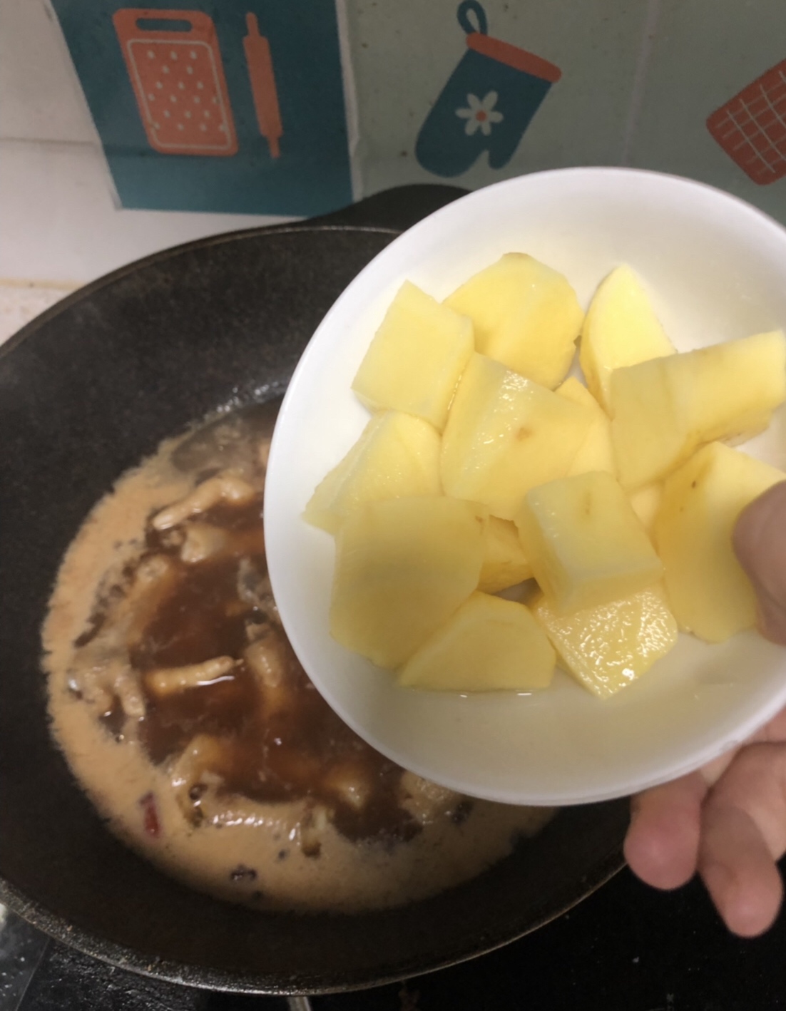 土豆炖鸡爪（软烂）的做法 步骤5