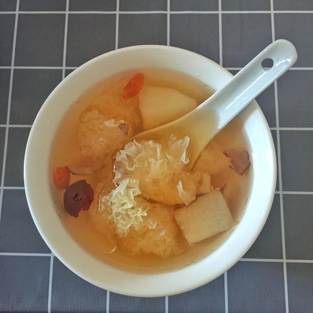 冰糖银耳炖雪梨