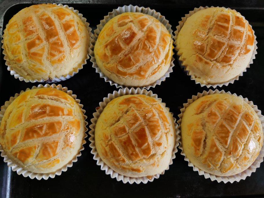 好吃到炸裂的港式菠萝包（附带制作酥皮的小视频）