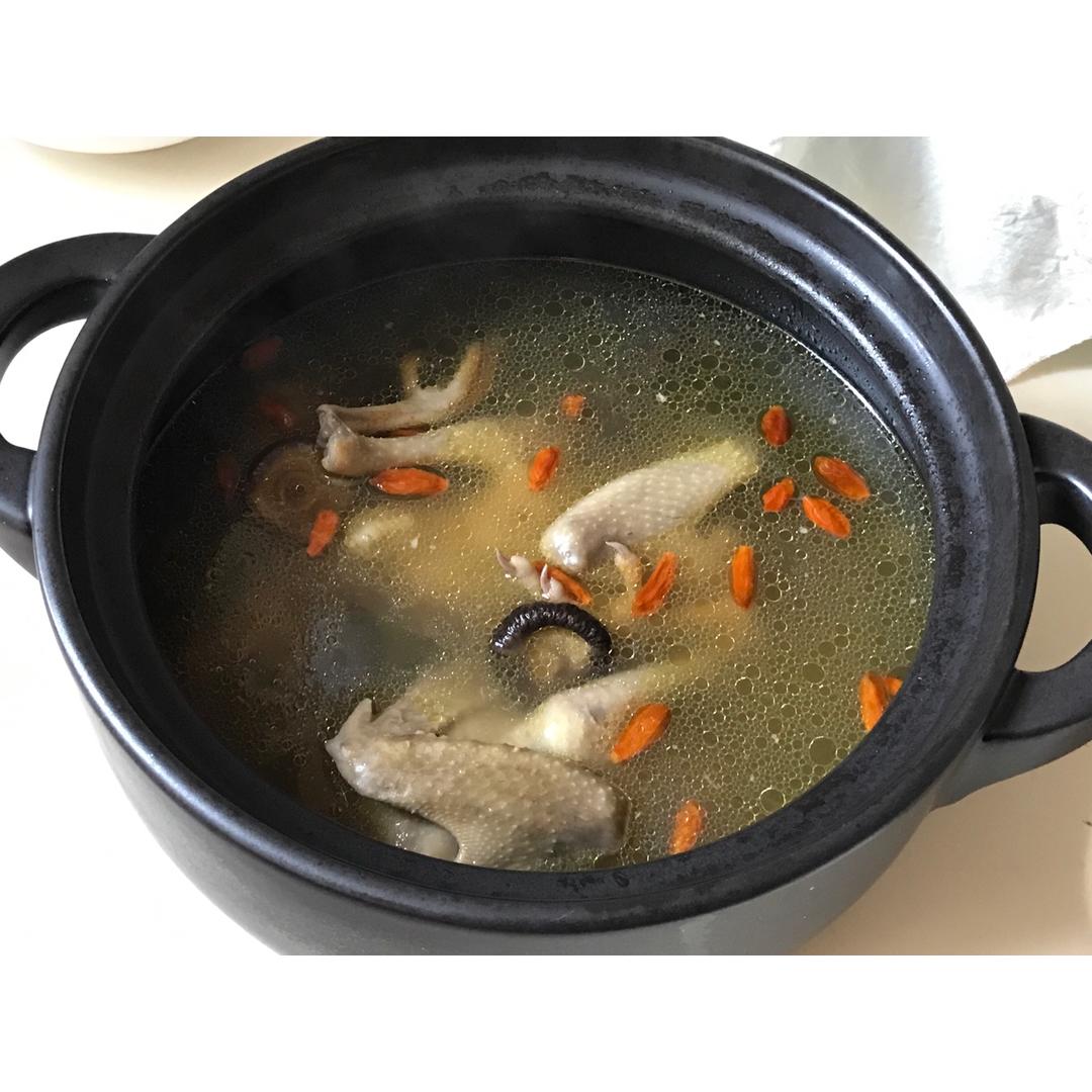 香菇枸杞鸽子汤