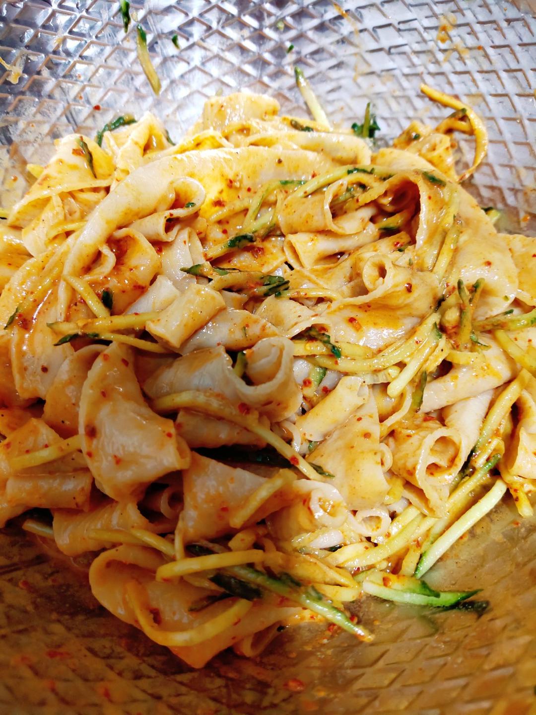 小娅娅娅娅娅做的凉拌面皮夏季菜