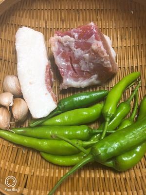 超下饭的湖南名菜～辣椒炒肉的做法 步骤1