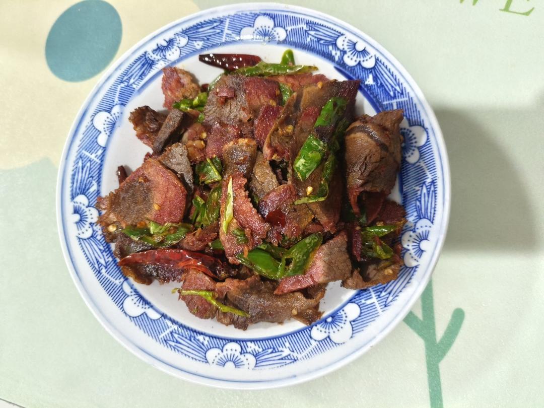 【15分钟快手菜】青椒炒卤牛肉