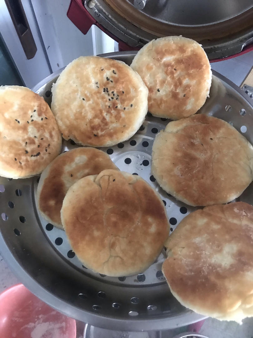 早餐店芝麻椒盐酥饼 外酥里软层次分明 一口咬下去直掉渣 附细节视频详解