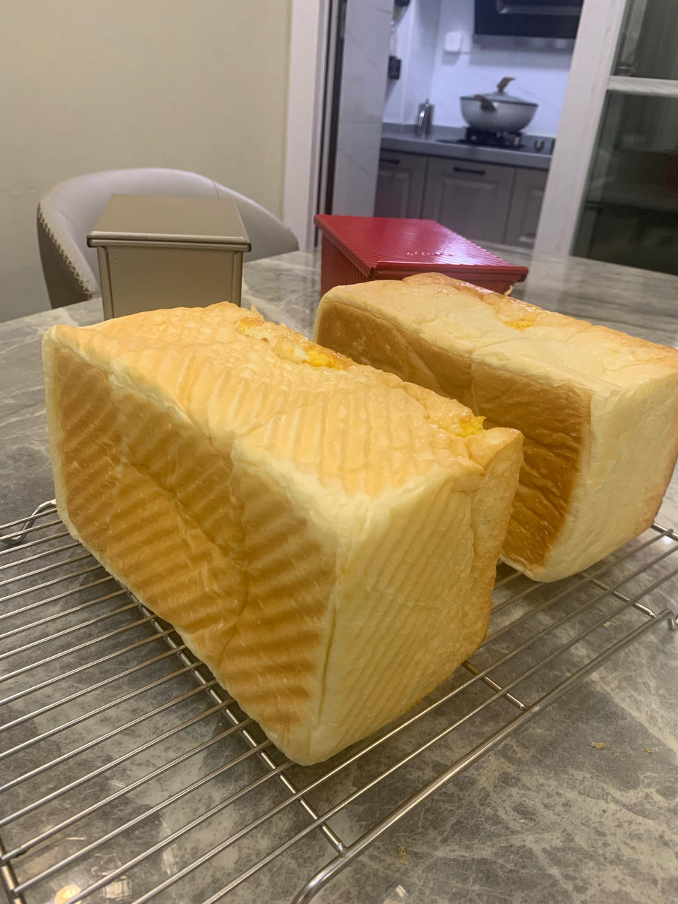 椰子奶酥小方方吐司面包