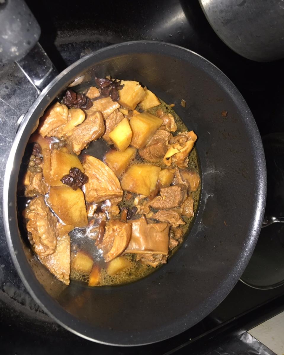 胡萝卜土豆烧牛腩