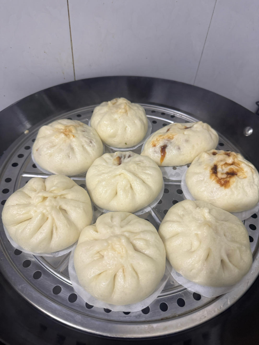 云朵般松软爆浆蜜汁叉烧包