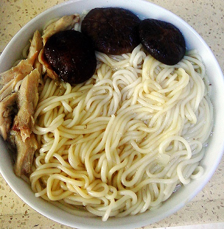 香菇鸡肉面