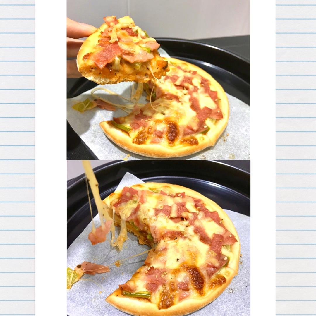 青椒火腿芝士拉丝披萨