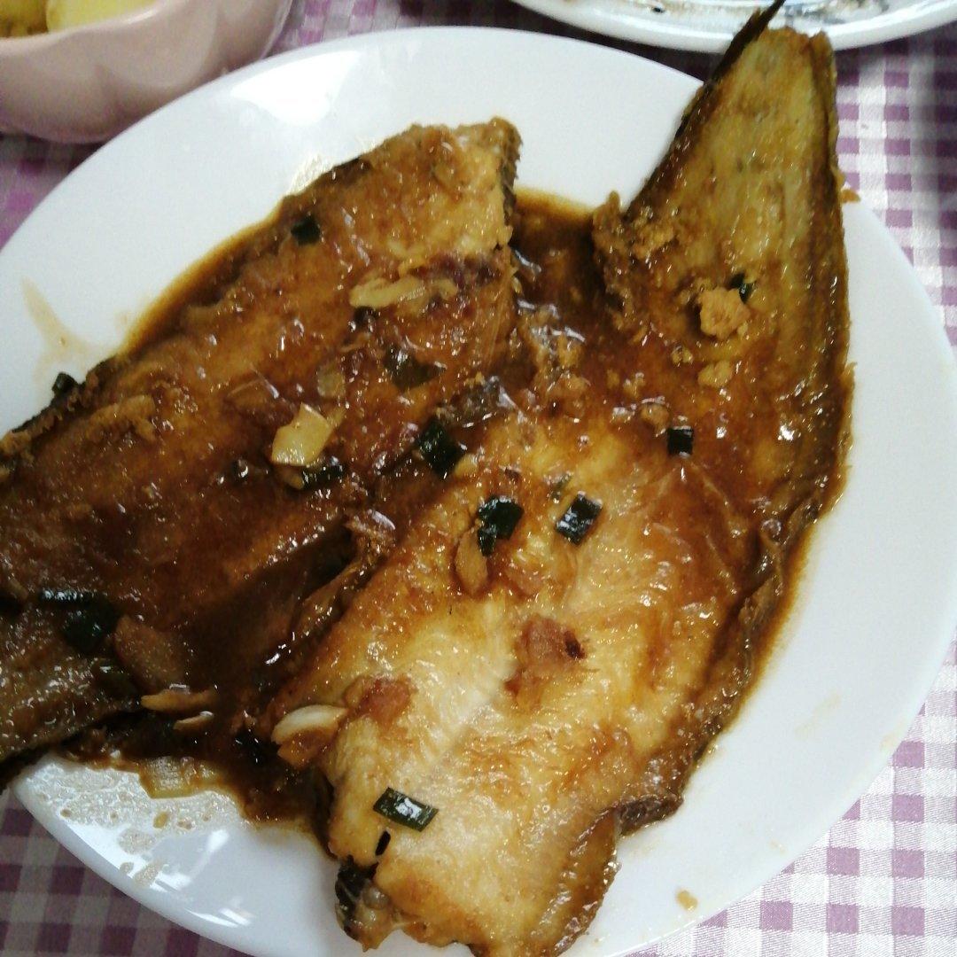 家常红烧比目鱼（熬鳎目鱼）