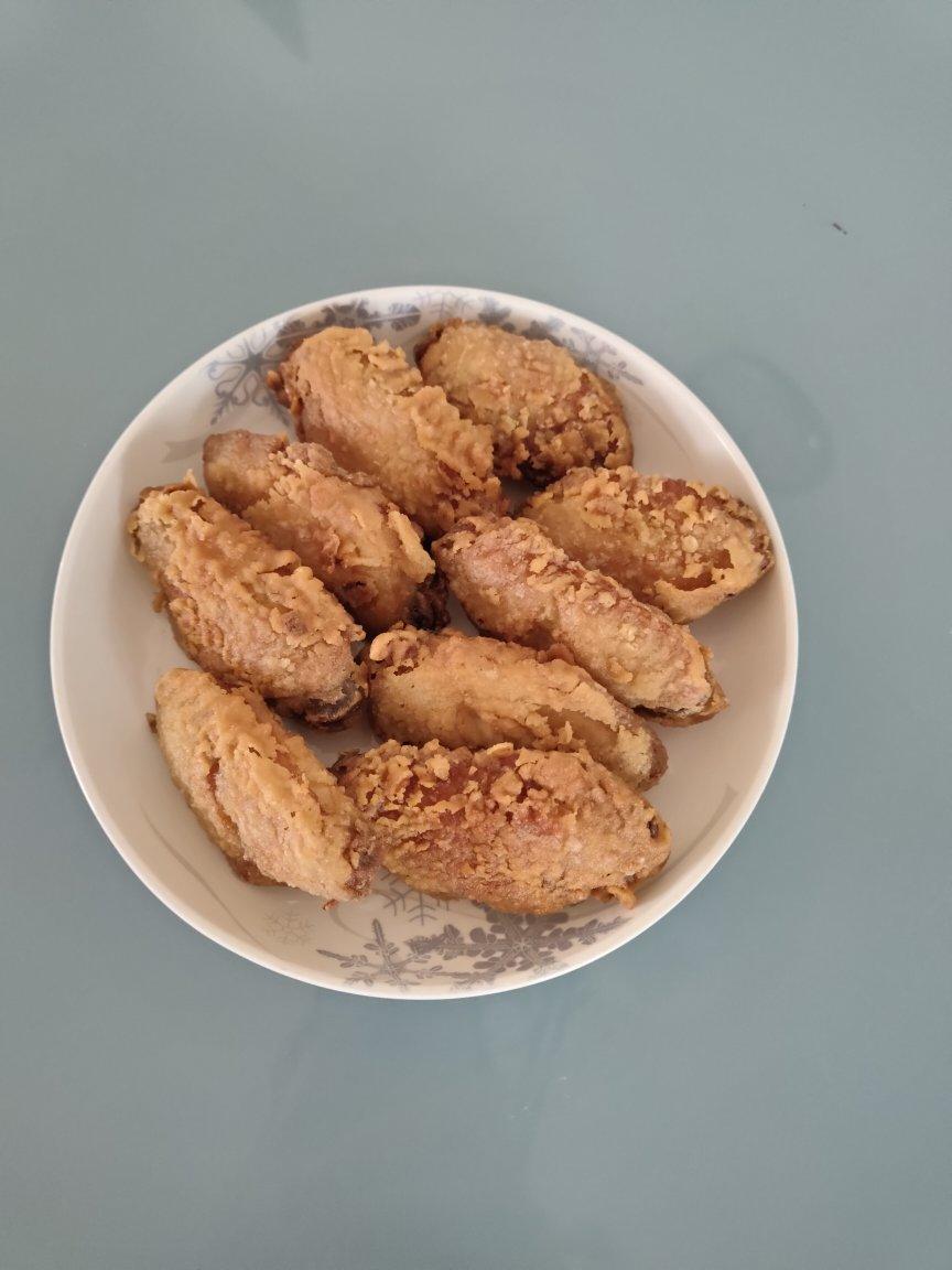 💥不油不腻的蒜香炸鸡翅❗巨好吃到舔手指，外酥里嫩到跺脚。