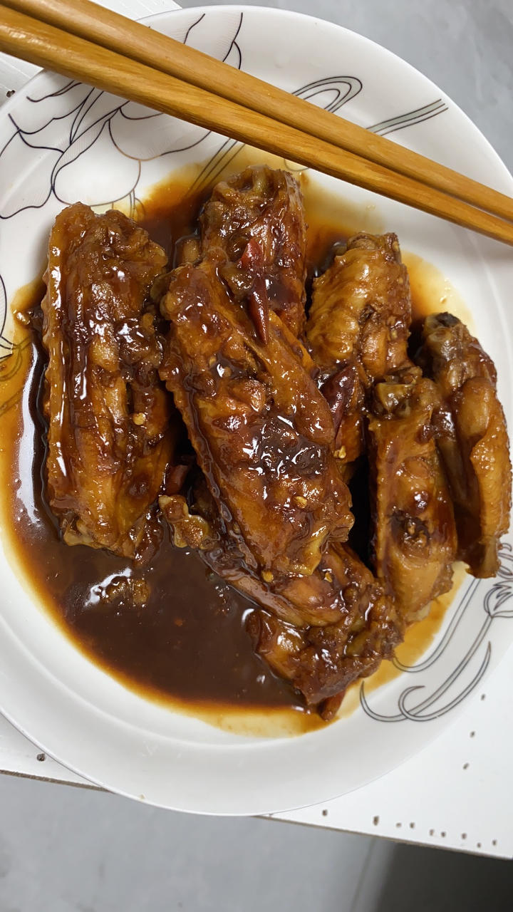外婆教我的红烧鸡翅·连汤汁都狠好吃！！！