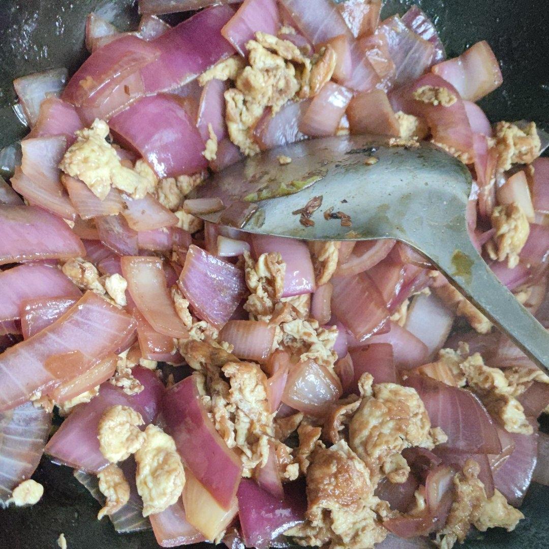 降压防癌的好食材  洋葱炒鸡蛋