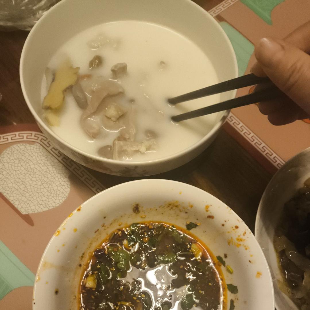 〈胡椒猪肚鸡汤〉，我超级喜欢的味道，欣小厨 😏