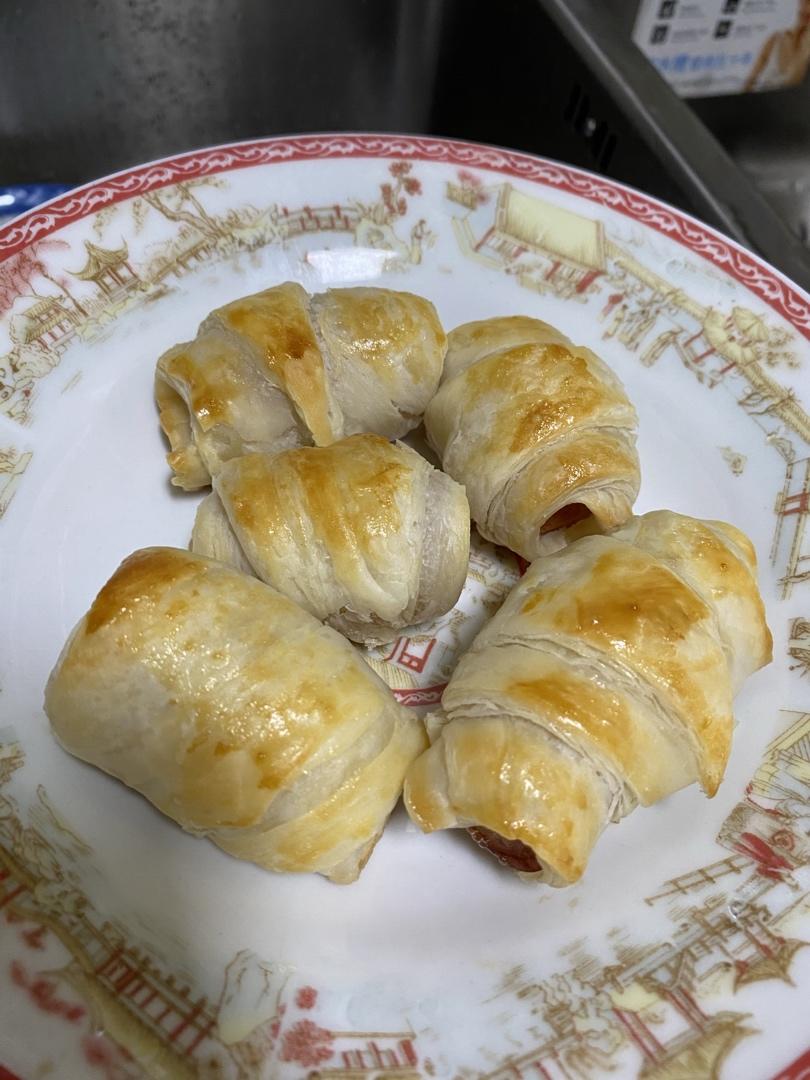 香肠酥皮卷：手抓饼皮还能这样吃，不用和面快速搞定早餐