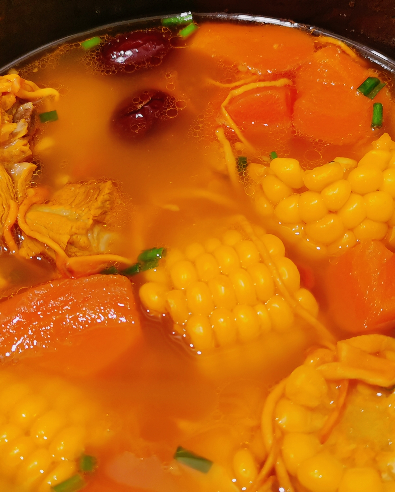 美滋滋玉米排骨汤的做法