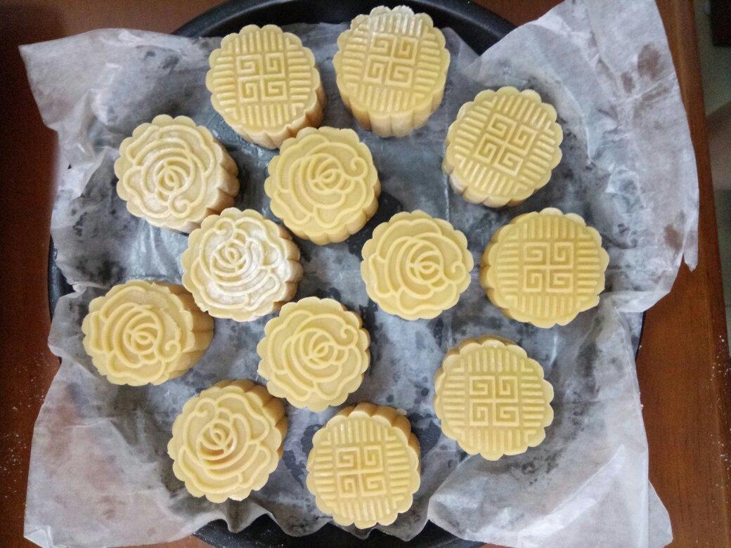 广式月饼—蛋黄莲蓉月饼