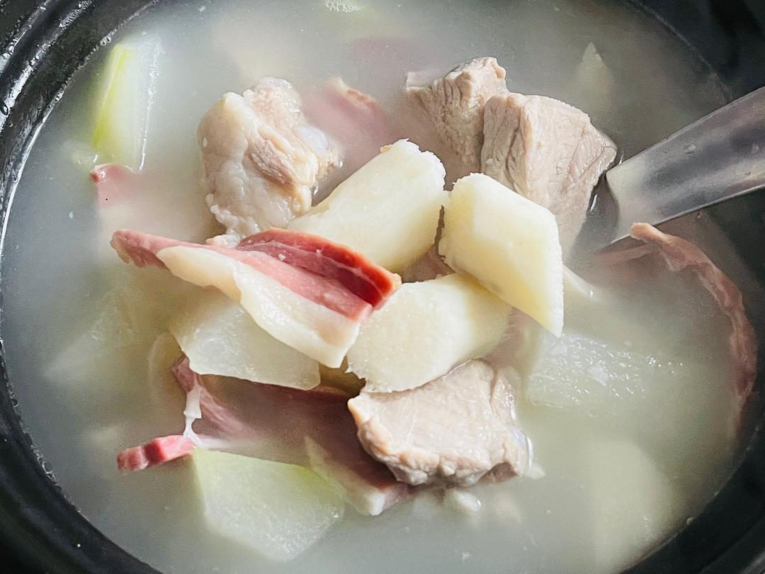 咸肉排骨汤的做法