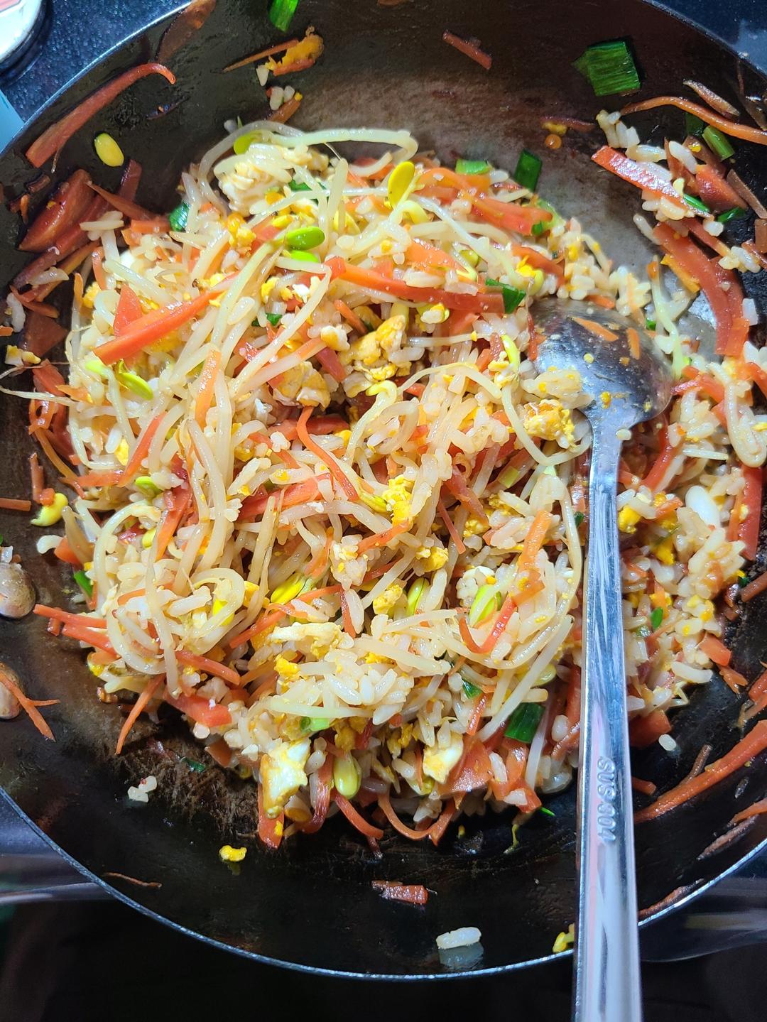豆芽炒饭