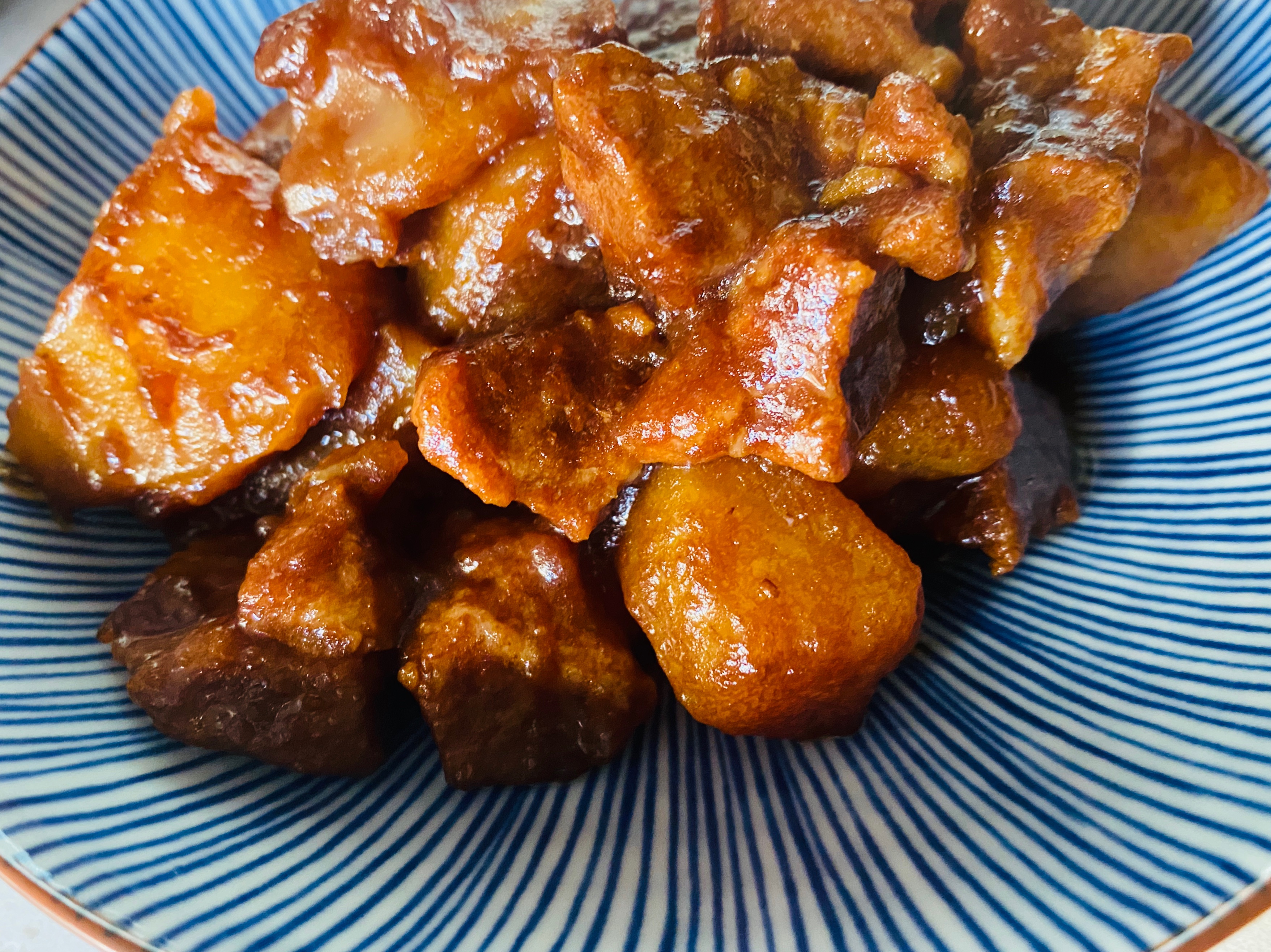 懒人版超级简单的红烧肉炖土豆的做法