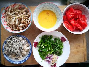一碗不够的“蟹味菇蛋花汤”，做法超简单的做法 步骤3