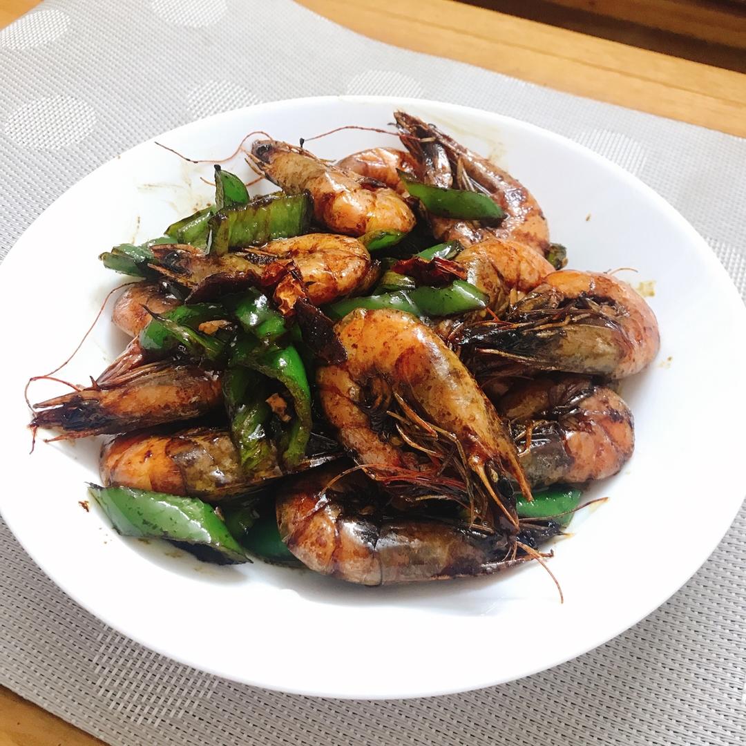 吃完还会继续舔手指的    快手油闷大虾