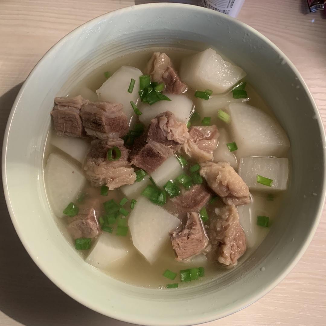 秒杀餐厅的浓郁萝卜炖牛腩(清汤)