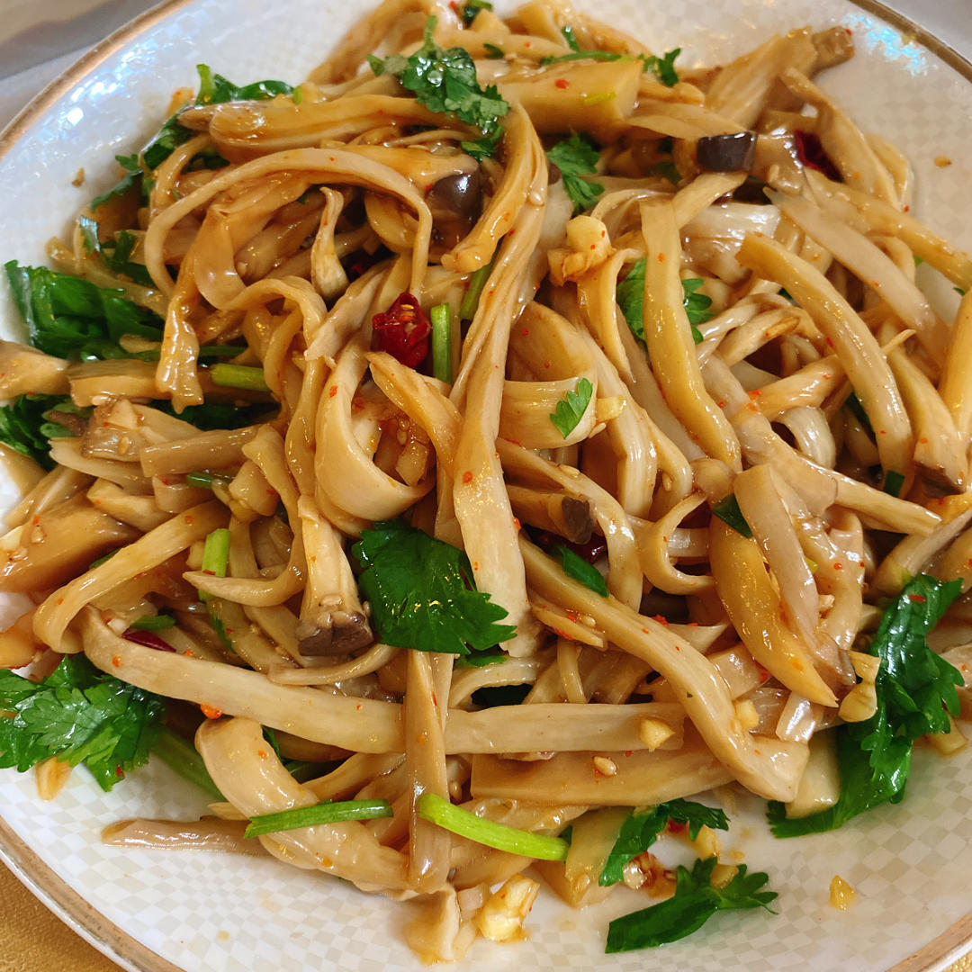 比肉还好吃的【手撕凉拌杏鲍菇】，上桌扫光光