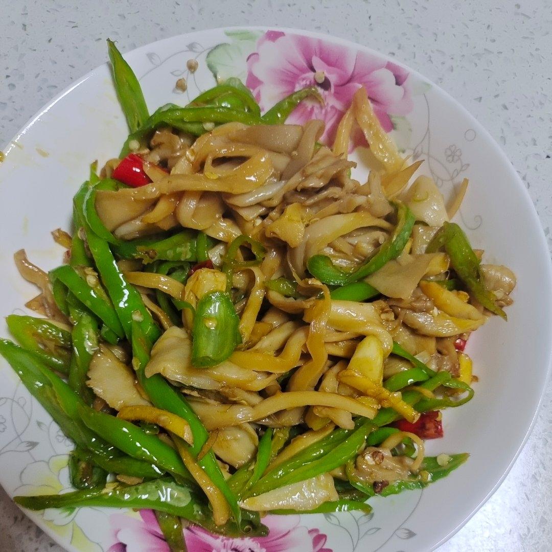 香辣好吃的炒平菇