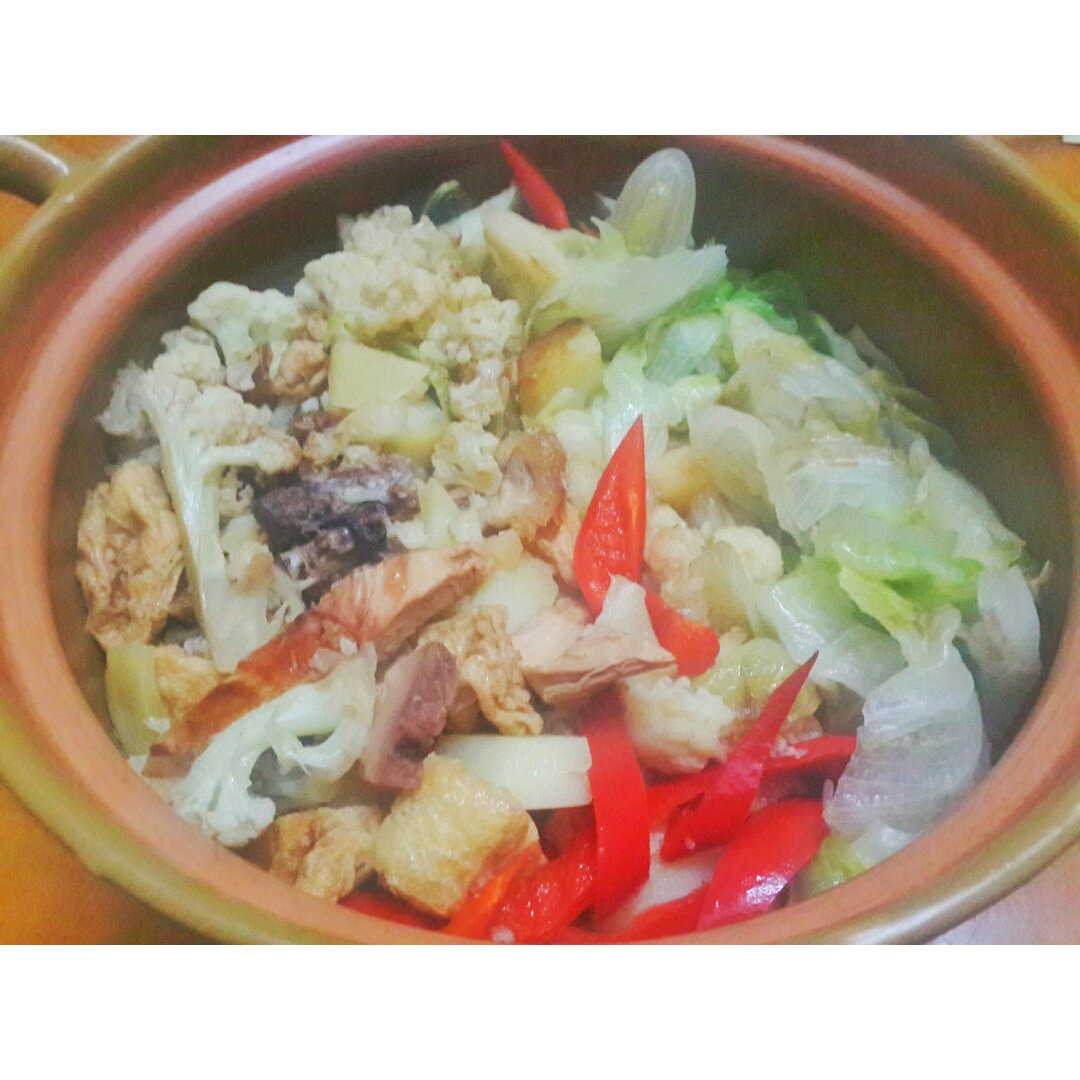 油豆腐香菇鸡腿煲