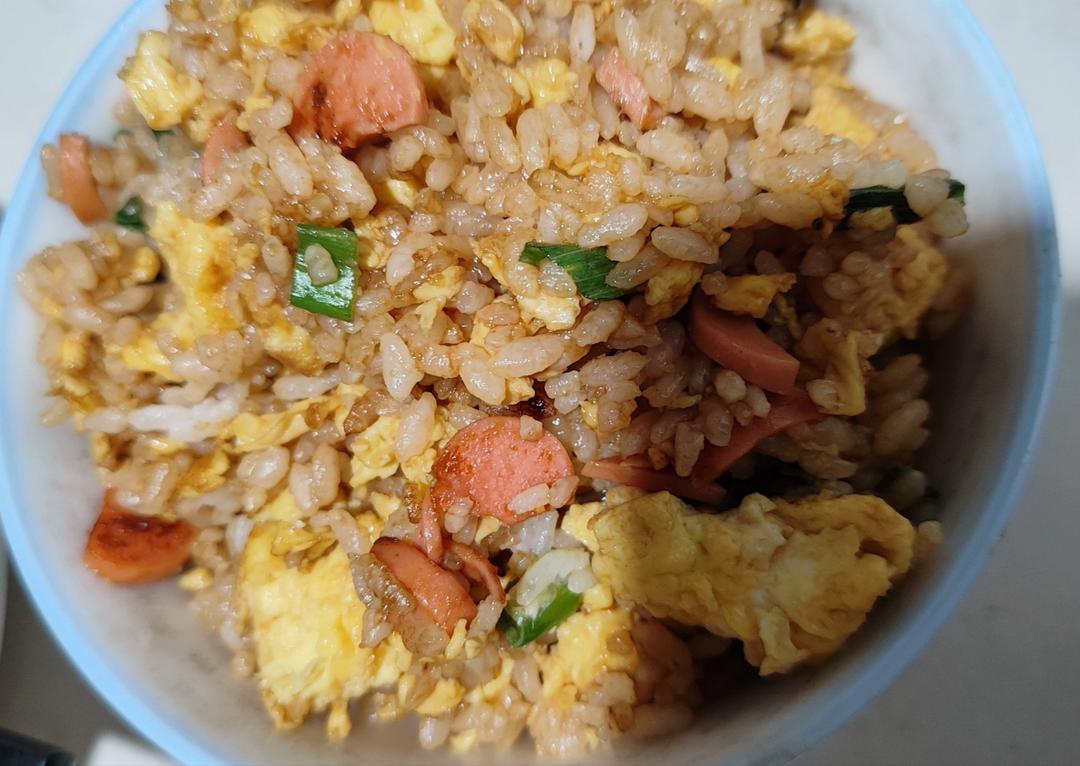 火腿肠蛋炒饭