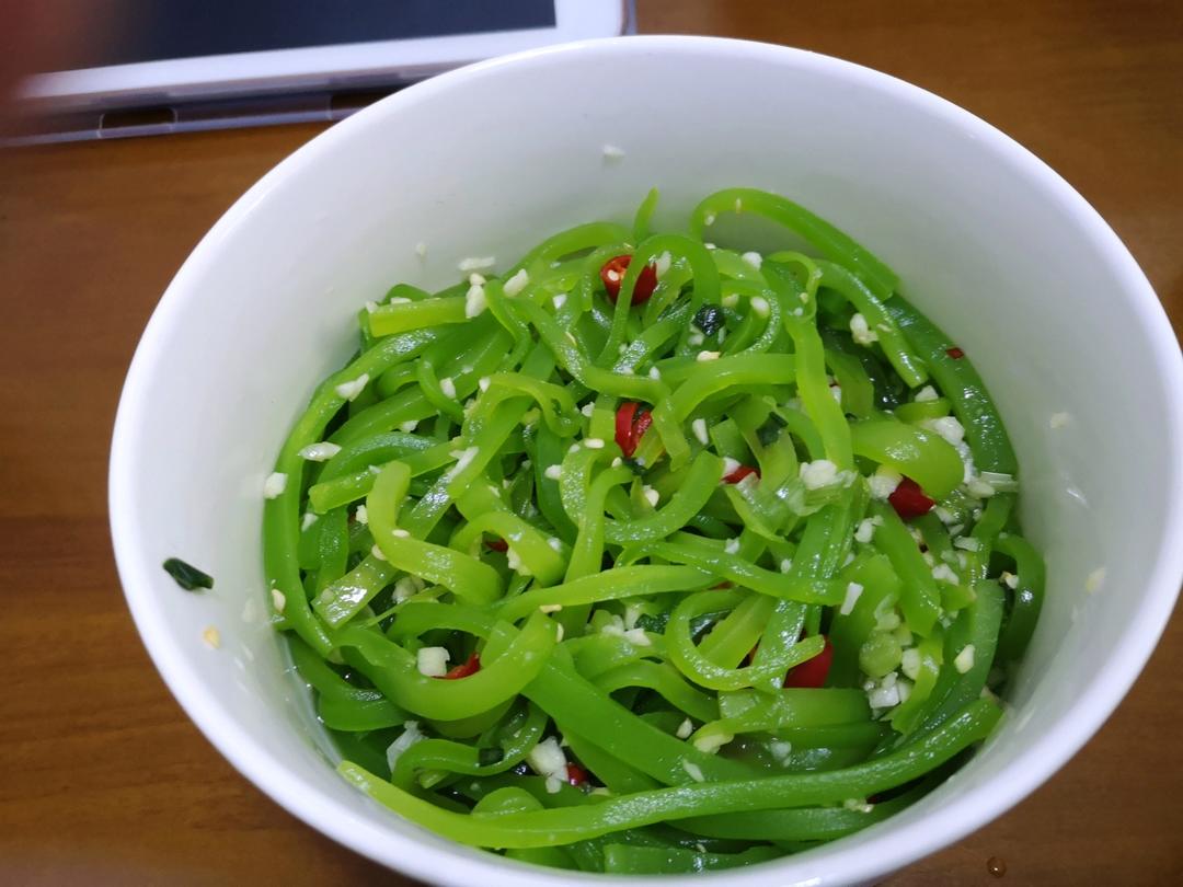 厨师长教你：夏日开胃小菜“凉拌莴笋丝”的家常做法，简单易学赶紧收藏吧