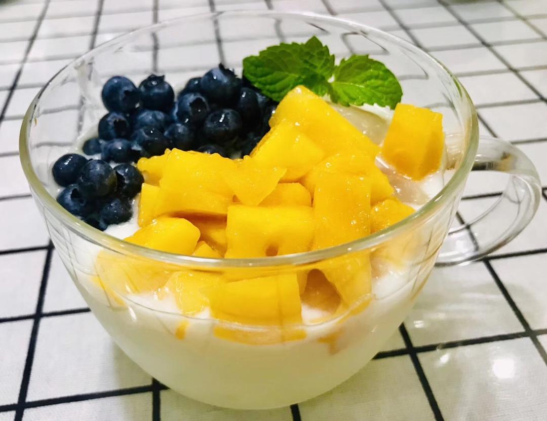 b妈小厨做的水果酸奶