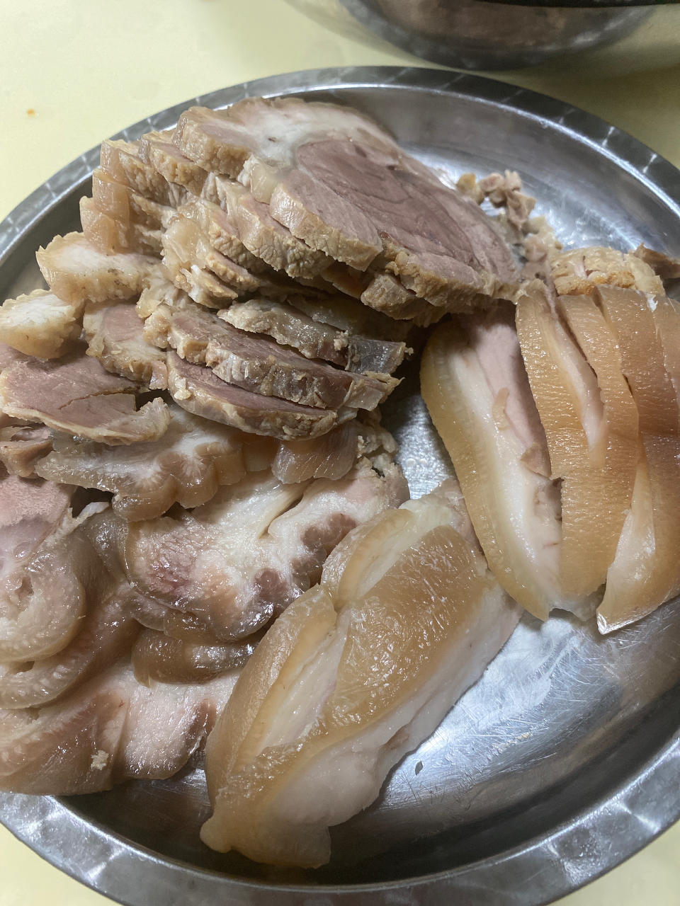 蒜酱水晶猪肘子，满满的胶原蛋白哦！