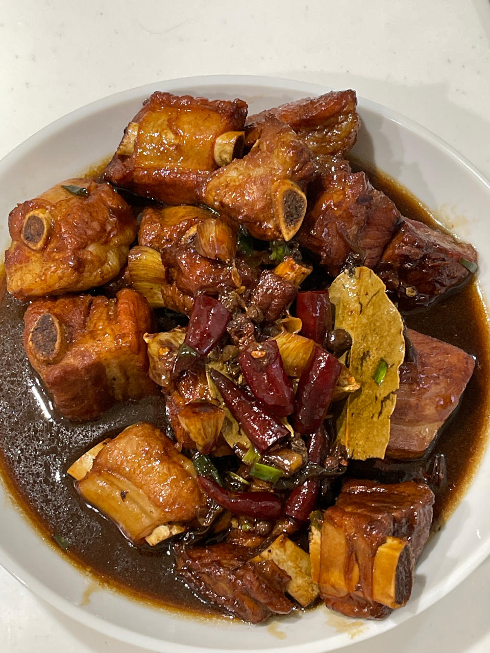 红烧排骨      作为排骨，它是相当认真的哦😎😎😎