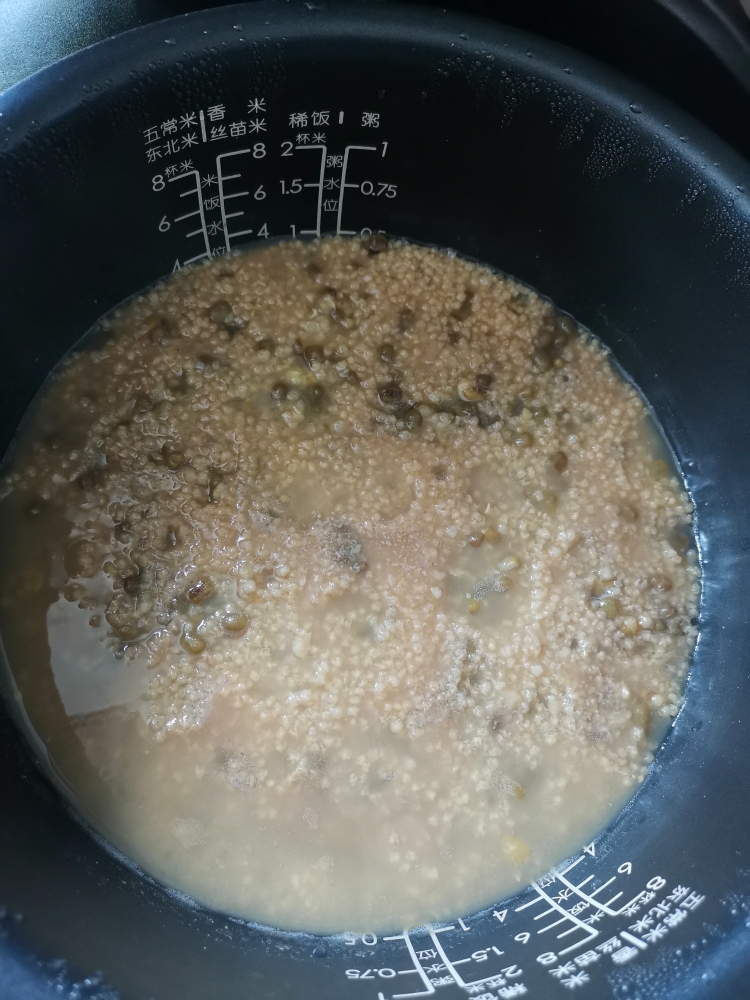 超级简单小米绿豆粥的做法