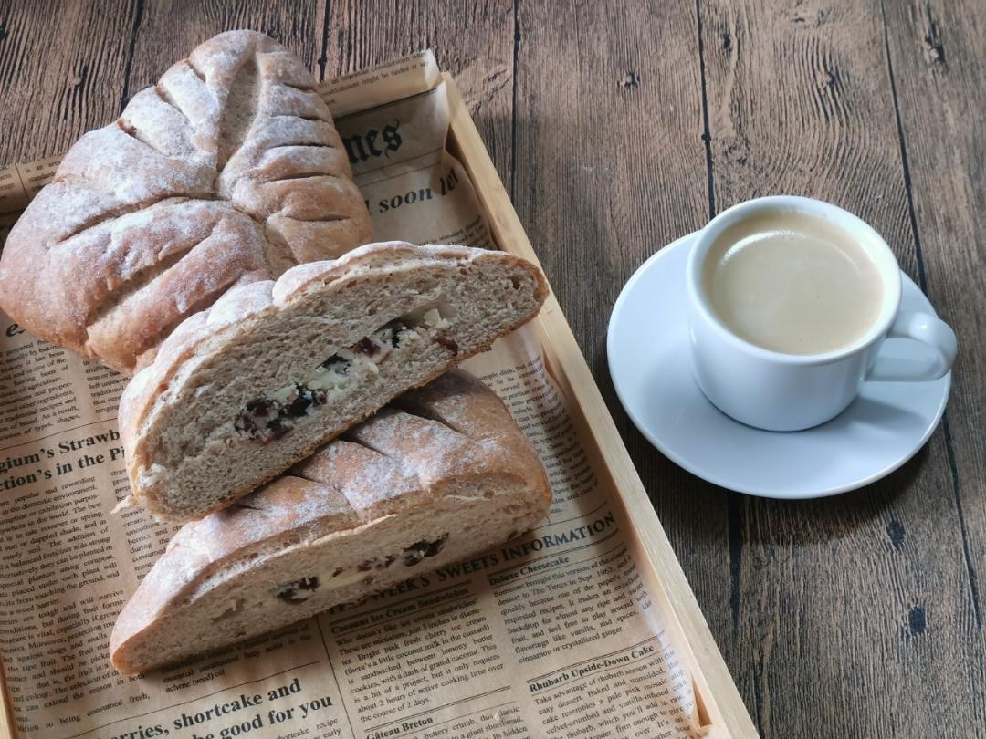 kiri奶油芝士食谱—全麦蔓越莓奶酪软欧包（视频）